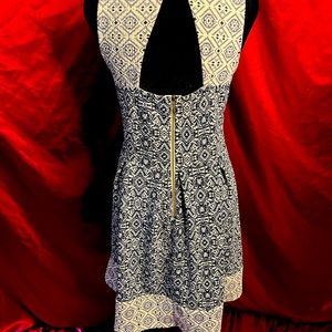 Rewind - Fit and Flare Sun Dress
Size - Large
Polyester and Spandex